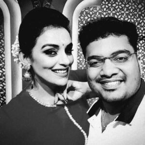 PRO Pratheesh Sekhar backs Shwetha Menon against film controversy, praises her mentorship & leadership amid Amma Organization presidential nomination.